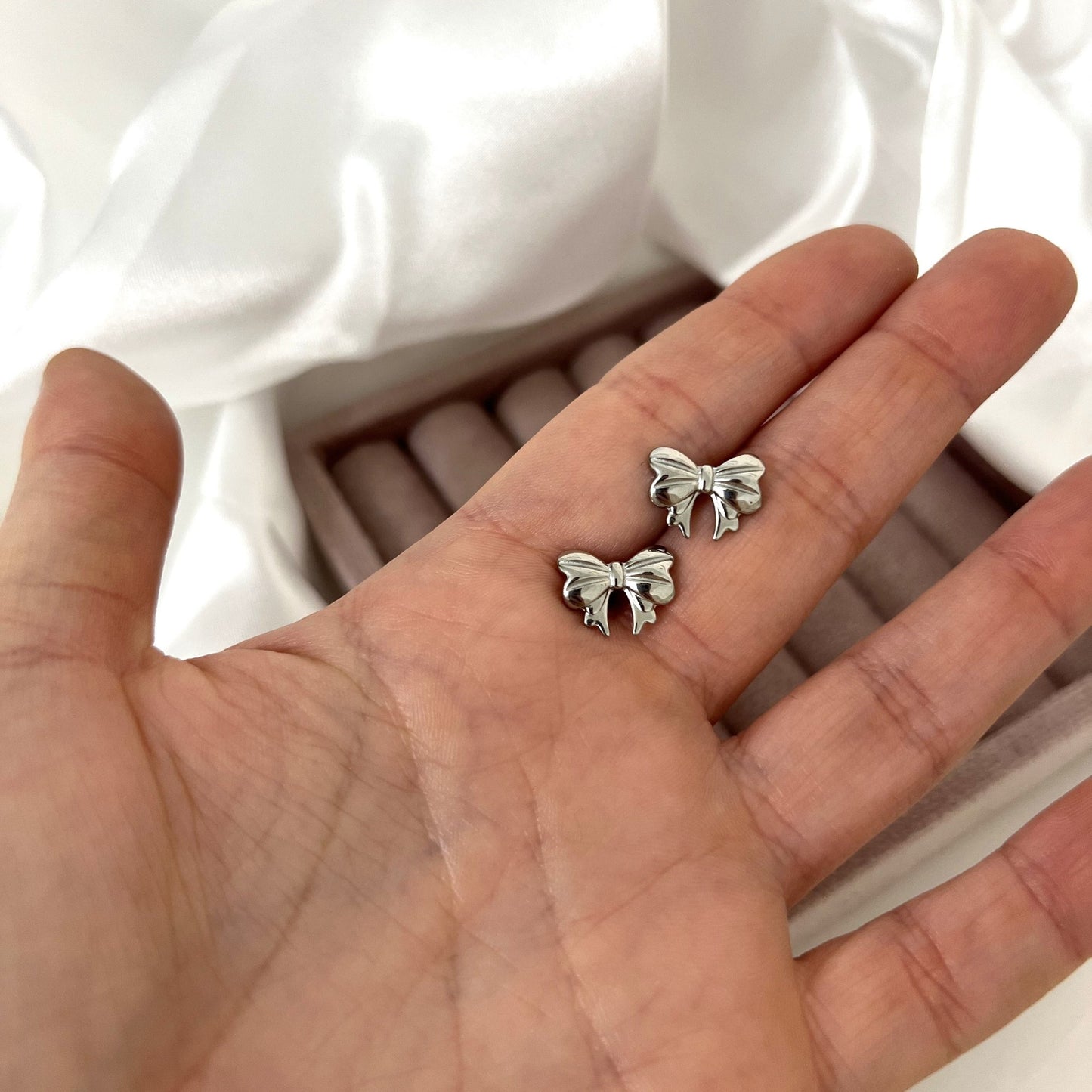 Orecchini lobo fiocchetto mini