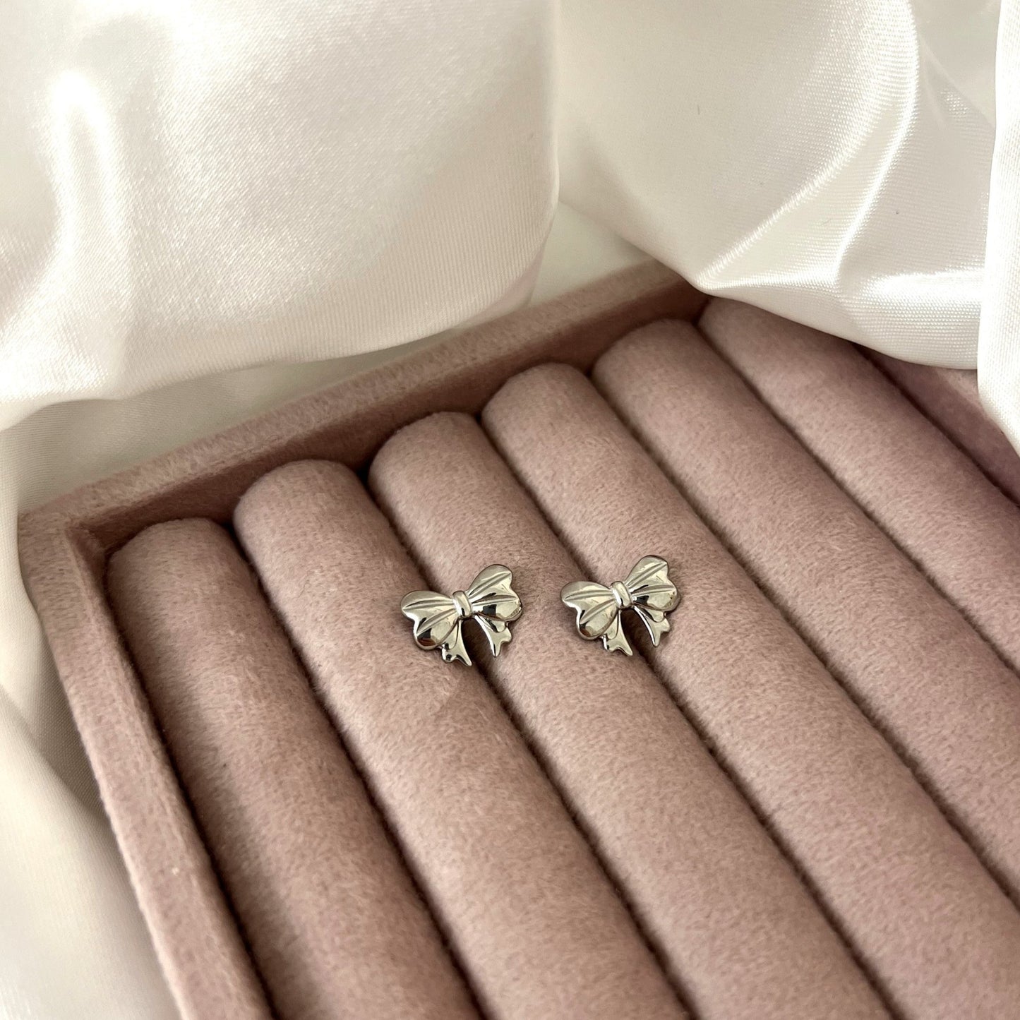 Orecchini lobo fiocchetto mini