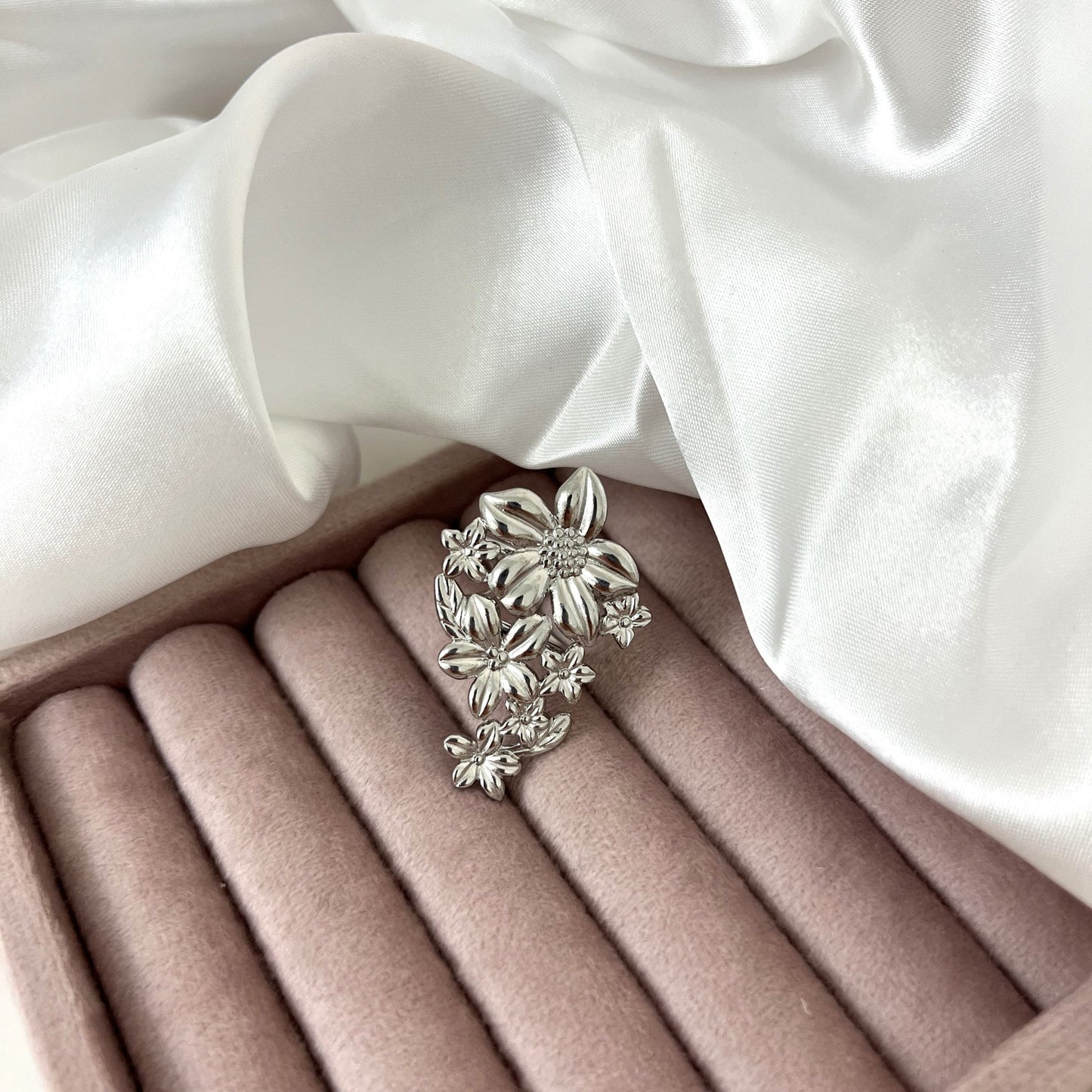 Anello Fiori scolpiti