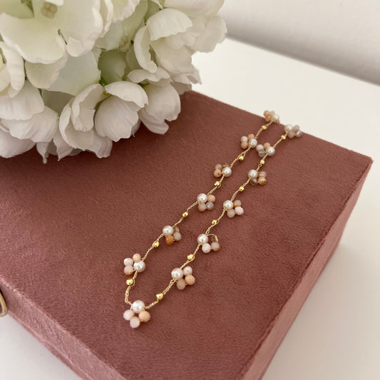 collana fiori chiari