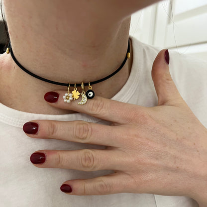 Collarino Nero con charms