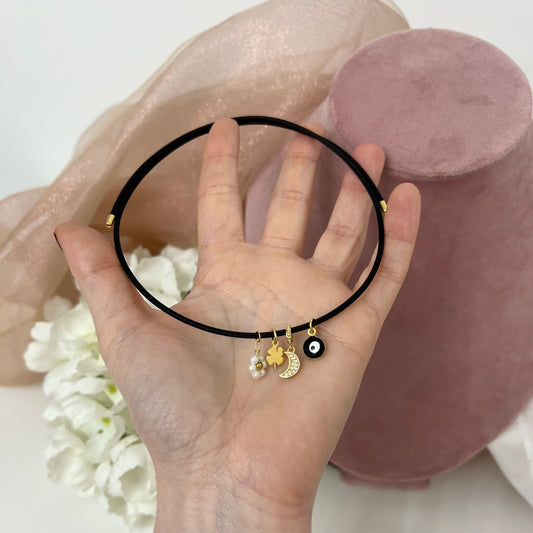 Collarino Nero con charms