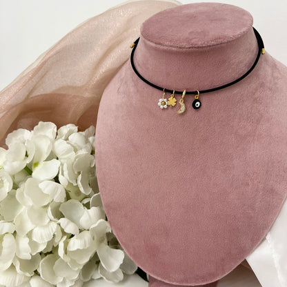 Collarino Nero con charms